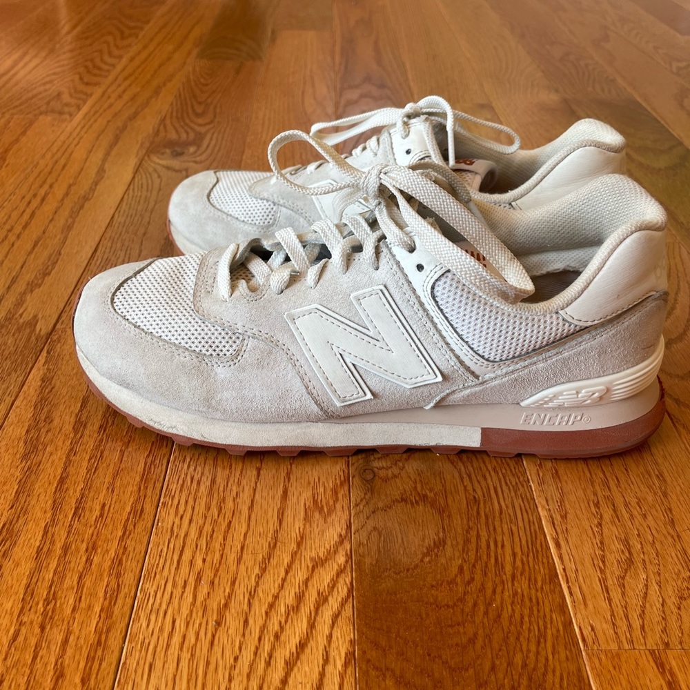 New Balance 574 Size 9.5 Off-white
